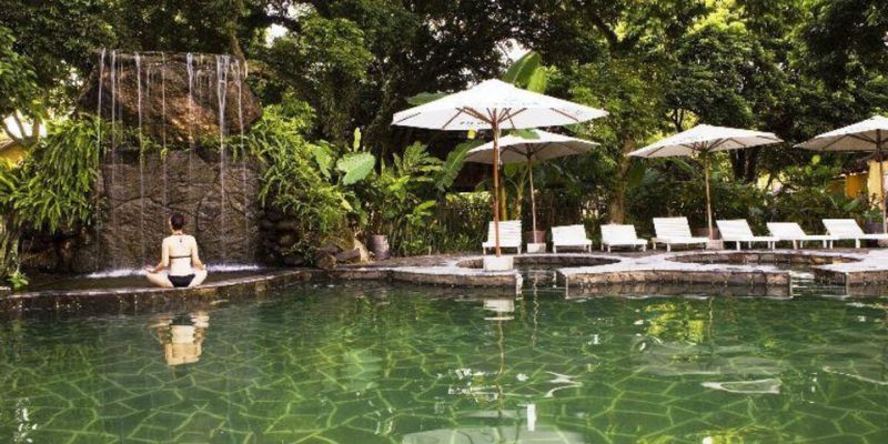 Vịt Cổ Xanh Resort phong cách hoài niệm Pháp - Việt